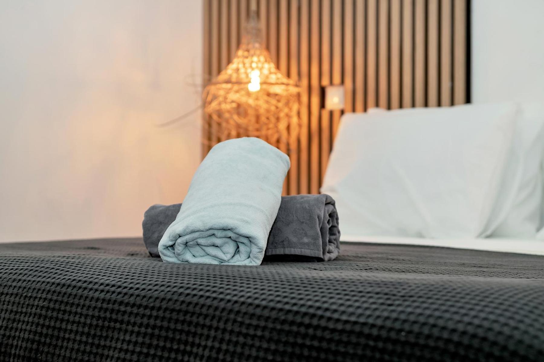 クラレンダイク Casa Madera With Large Garden And Private Poolヴィラ エクステリア 写真