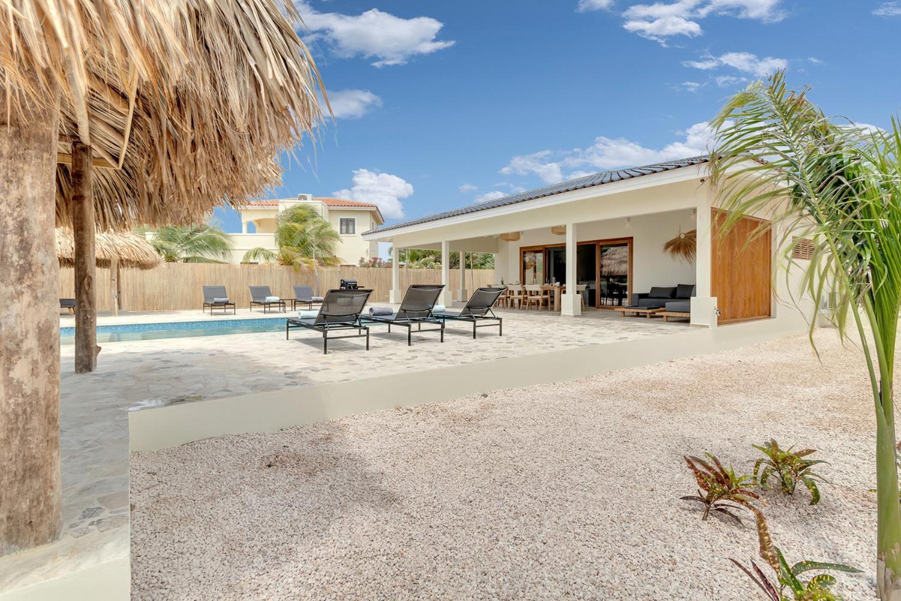クラレンダイク Casa Madera With Large Garden And Private Poolヴィラ エクステリア 写真