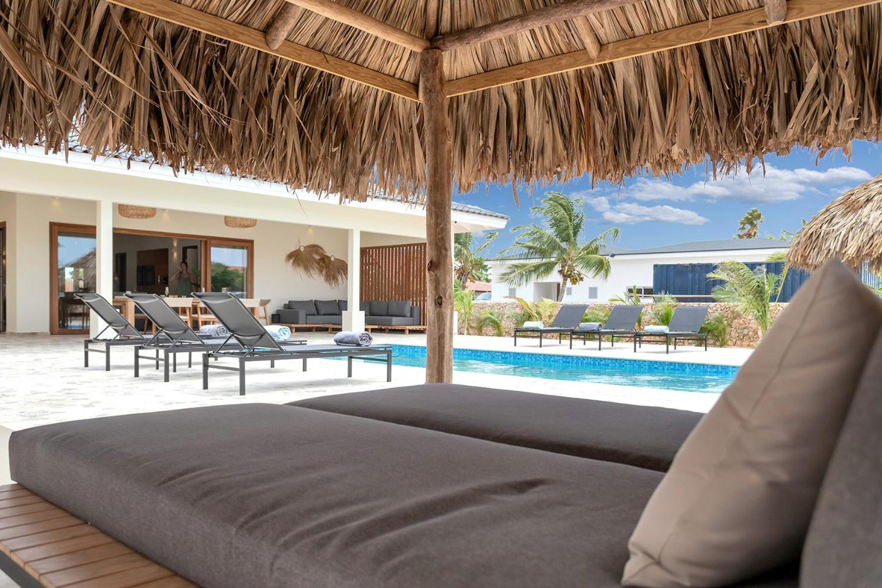 クラレンダイク Casa Madera With Large Garden And Private Poolヴィラ エクステリア 写真