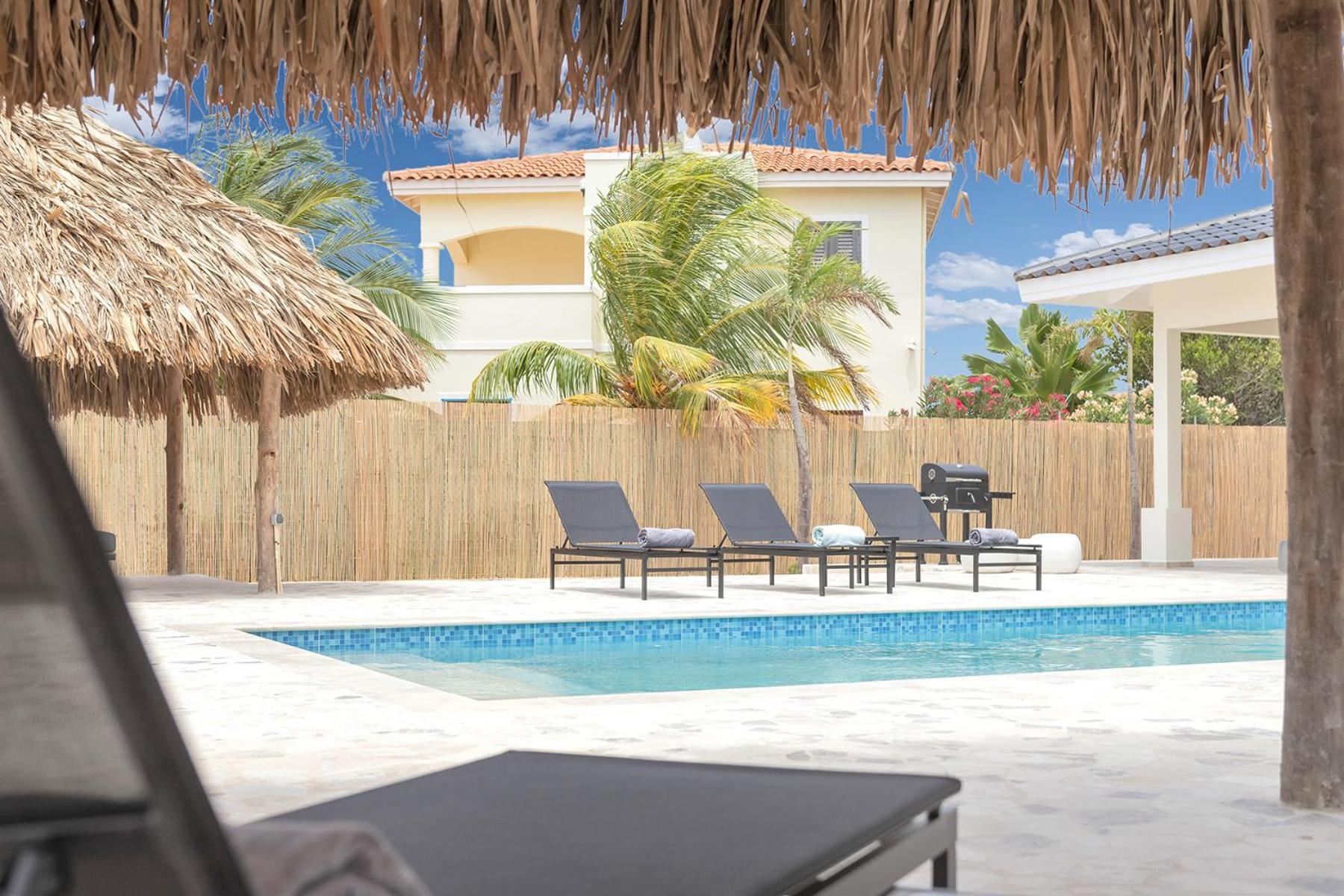クラレンダイク Casa Madera With Large Garden And Private Poolヴィラ エクステリア 写真